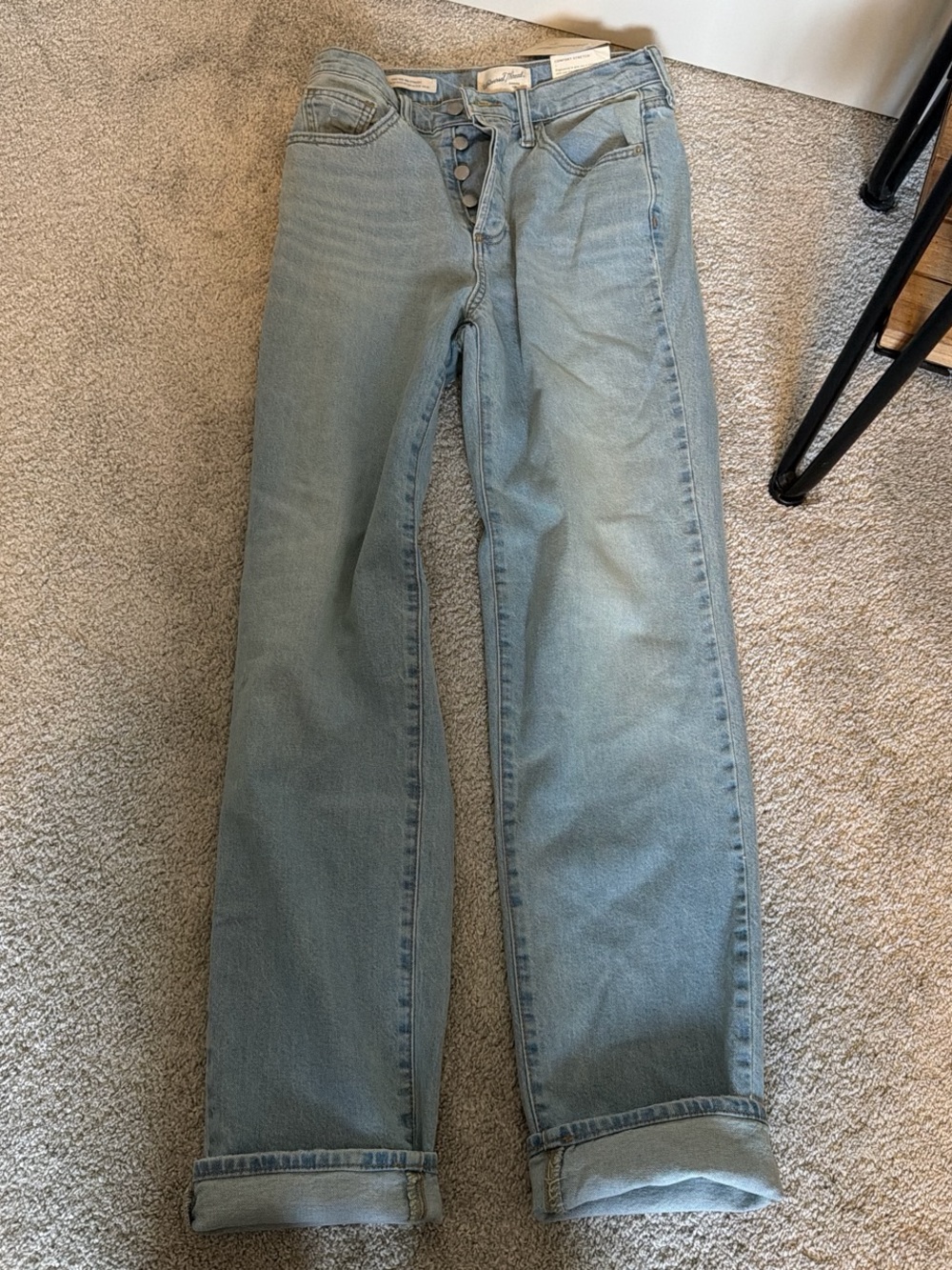 Universal thread Light Wash Straight Leg Jeans